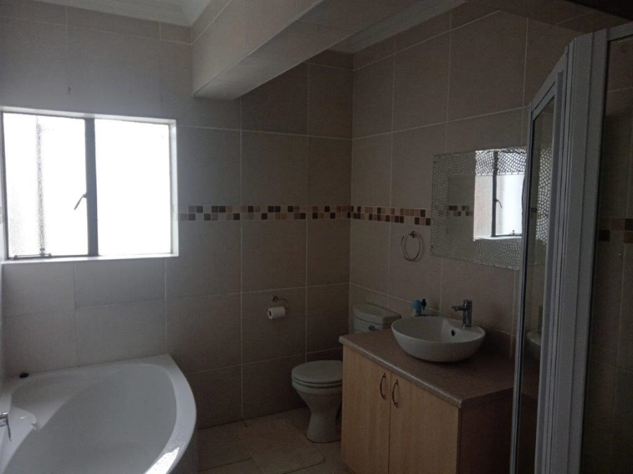 5 Bedroom Property for Sale in Paradise Beach Eastern Cape
